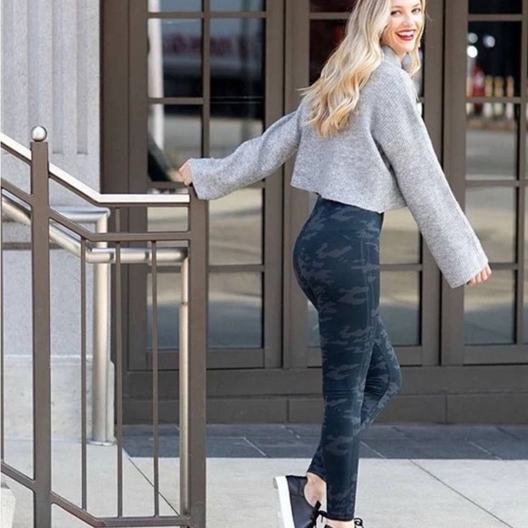Spanx Look at Me Now Cropped Leggings in Black Grey Camo Print - Picture 3 of 10